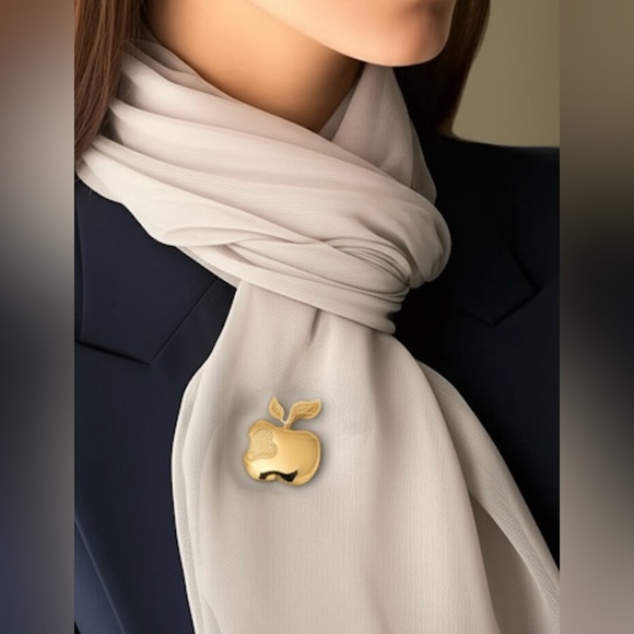 Vintage Gold Tone Apple Brooch Pin - Classic & Sweet - Picture 3 of 9